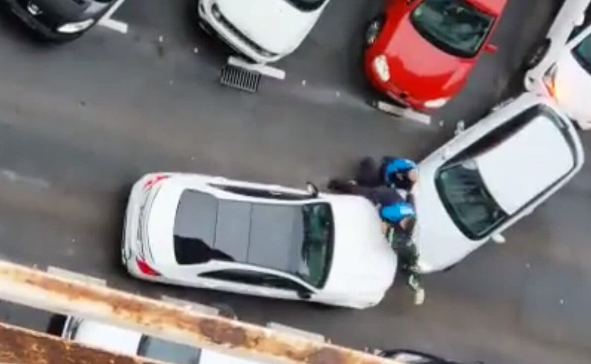 Policías municipales abren fuego contra un vehículo que se saltó un control cerca de un colegio en Alcorcón