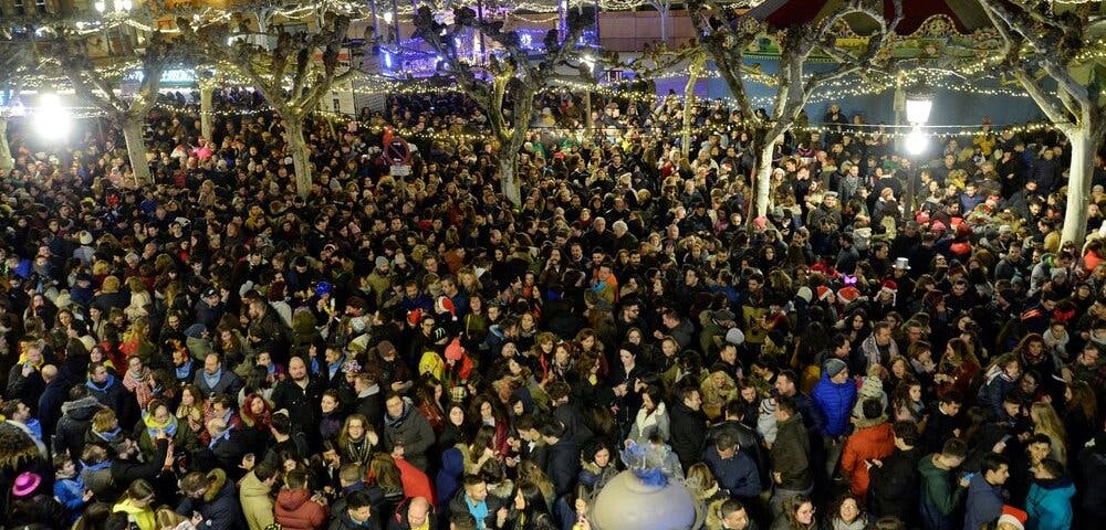 Las peñas de Alcalá de Henares preparan las Preuvas en la Plaza de Cervantes 