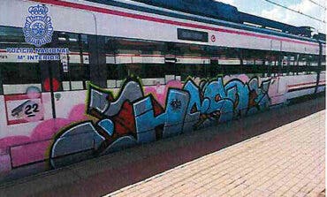 Los grafiteros detenidos paraban trenes en el Corredor del Henares mediante el método del «palancazo»
