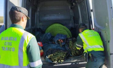 Detenido en la A-2 un conductor sin carnet con 50 kilos de marihuana y 40 de hachís