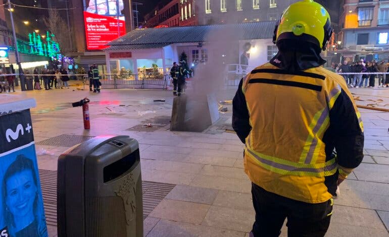 Un incendio en una galería subterránea deja sin luz a 500 viviendas en el centro de Madrid 