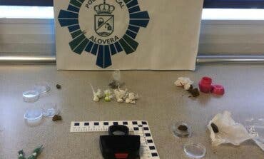 La Policía de Alovera incautó varias dosis de hachís y cocaína y un arma eléctrica en los vermús de Nochebuena