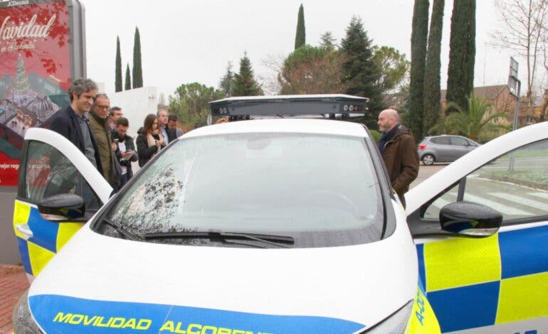 Un vehículo policial arrolla a varias personas en una procesión en Alcobendas