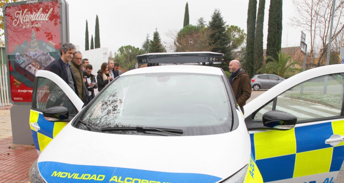 Un vehículo policial arrolla a varias personas en una procesión en Alcobendas