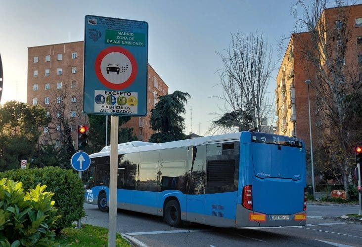 Los turismos A no empadronados en Madrid tendrán restringida la circulación en la M-30 desde este domingo