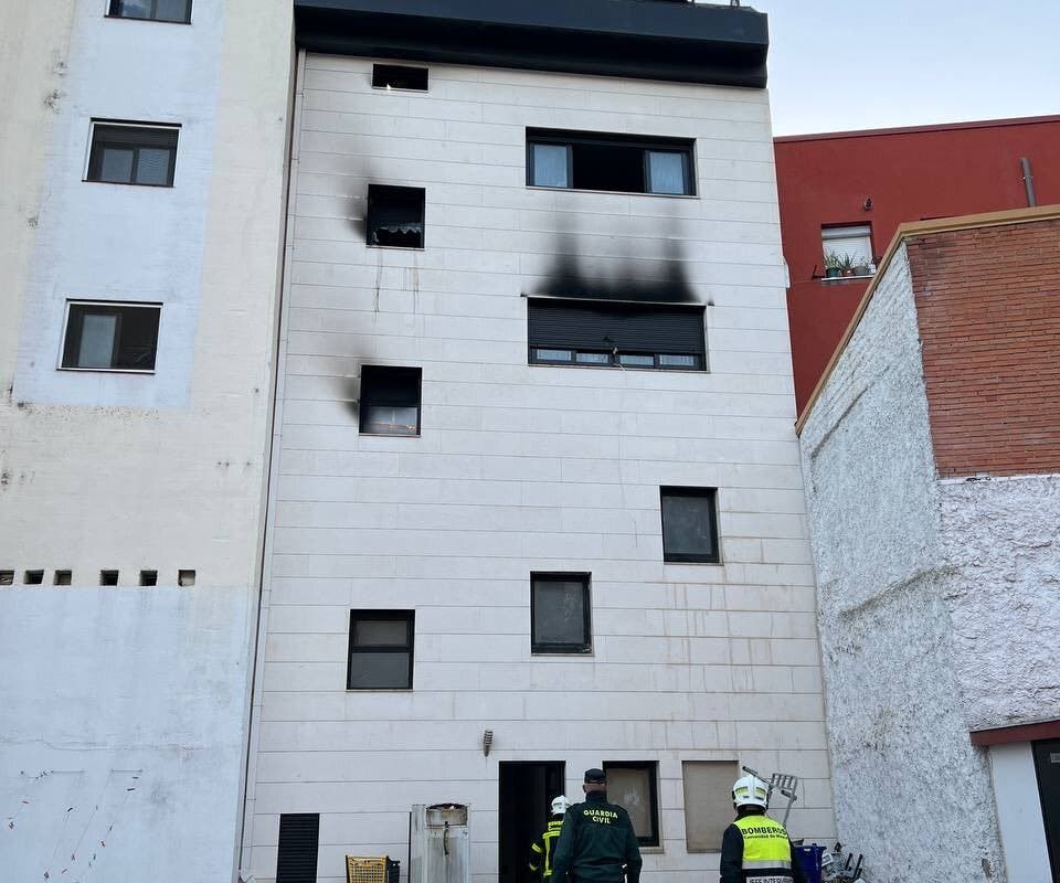 Investigan un incendio intencionado en un edificio okupado de Collado Villalba 