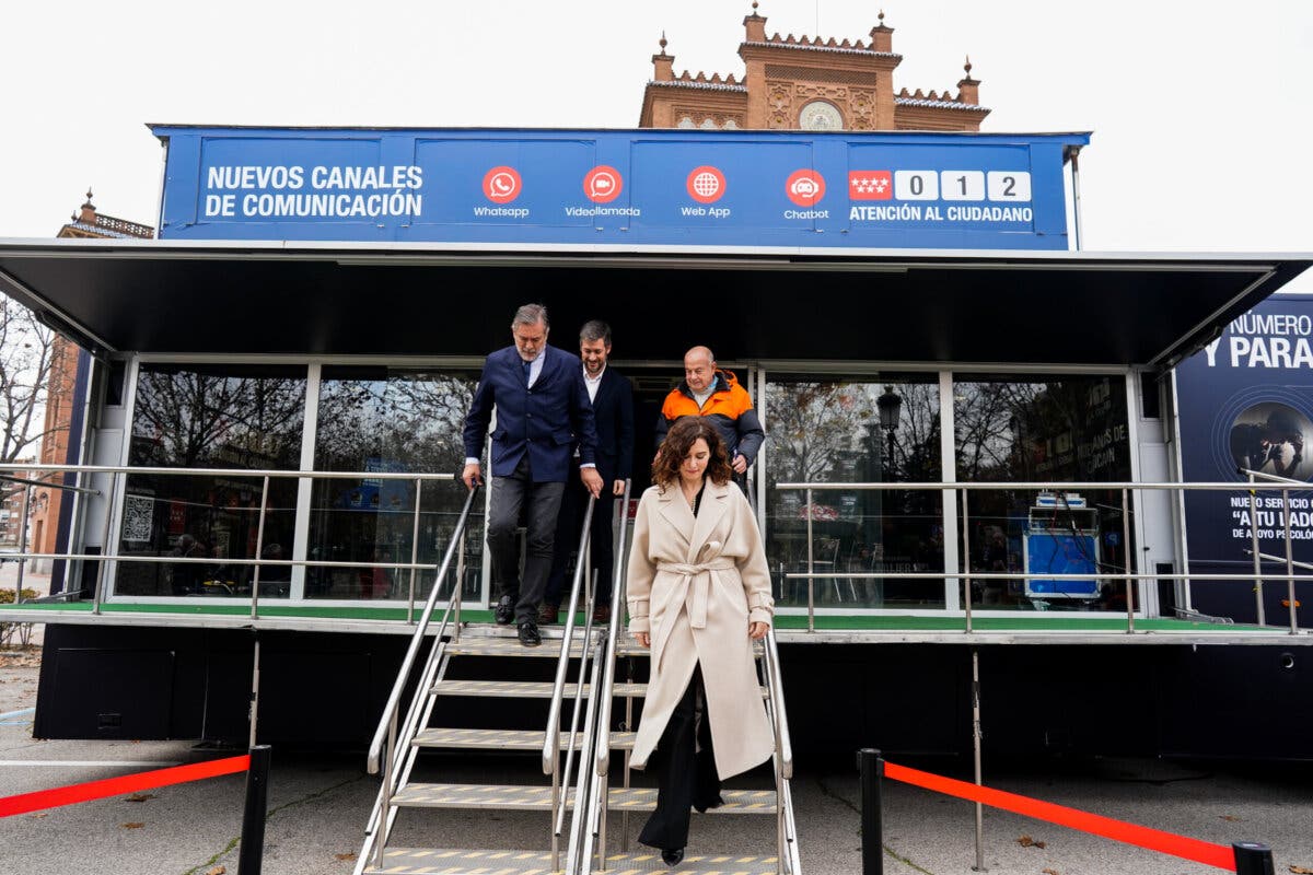 San Fernando de Henares: Ayuso muestra su apoyo a los vecinos realojados por seguridad