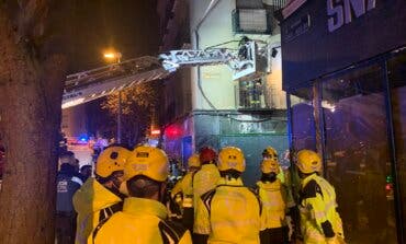 Un incendio calcina una de las habitaciones de un piso en Puente de Vallecas