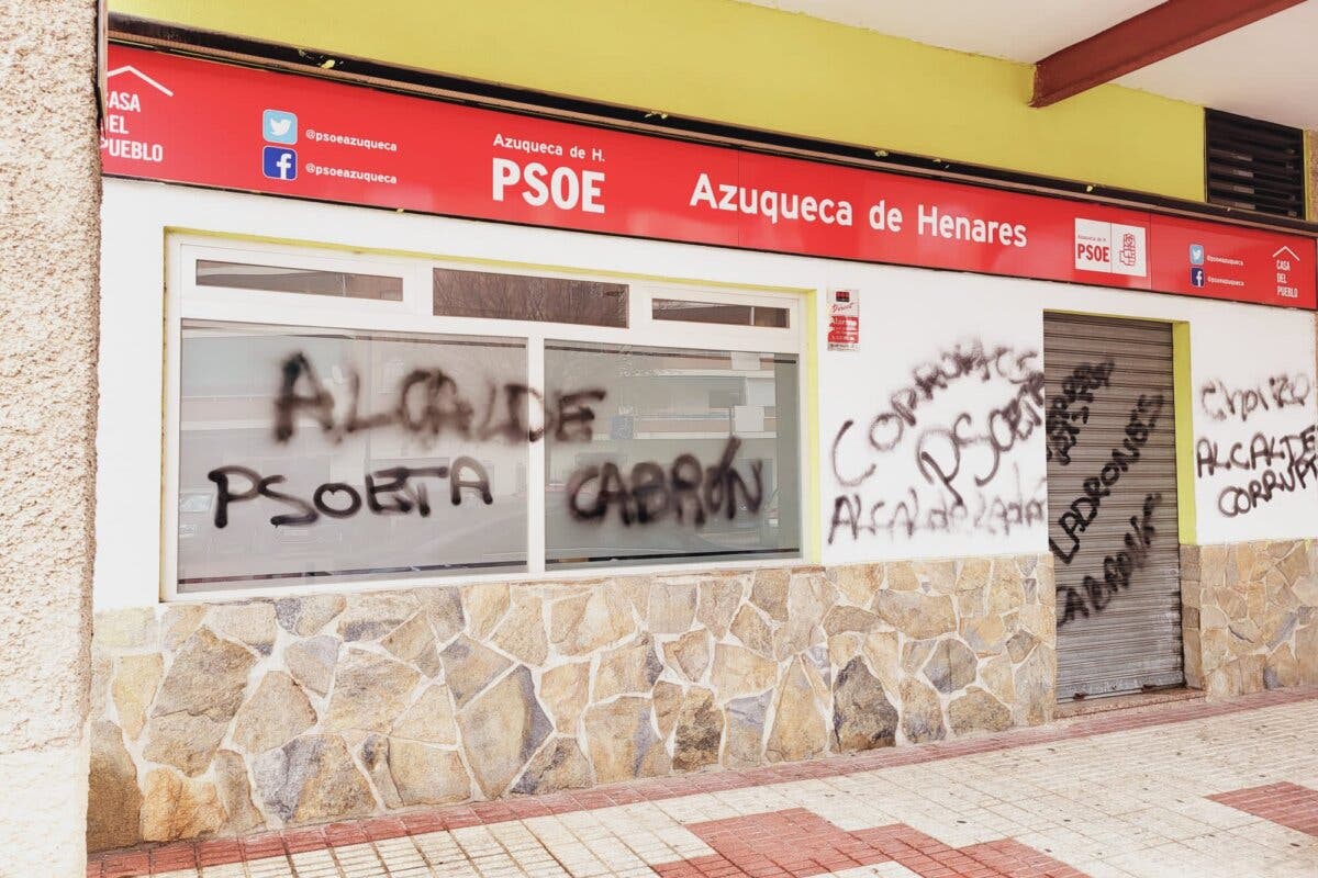 El PSOE de Azuqueca condena las pintadas aparecidas en su sede