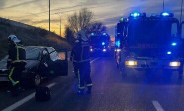 Sale ileso tras volcar su coche en la A-2, en Torrejón de Ardoz