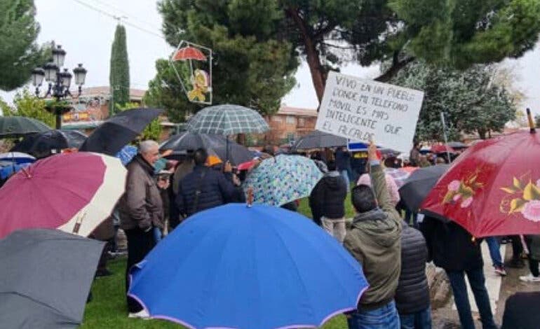 Vecinos de Azuqueca se manifestaron este domingo contra la construcción de un «centro de refugiados»    