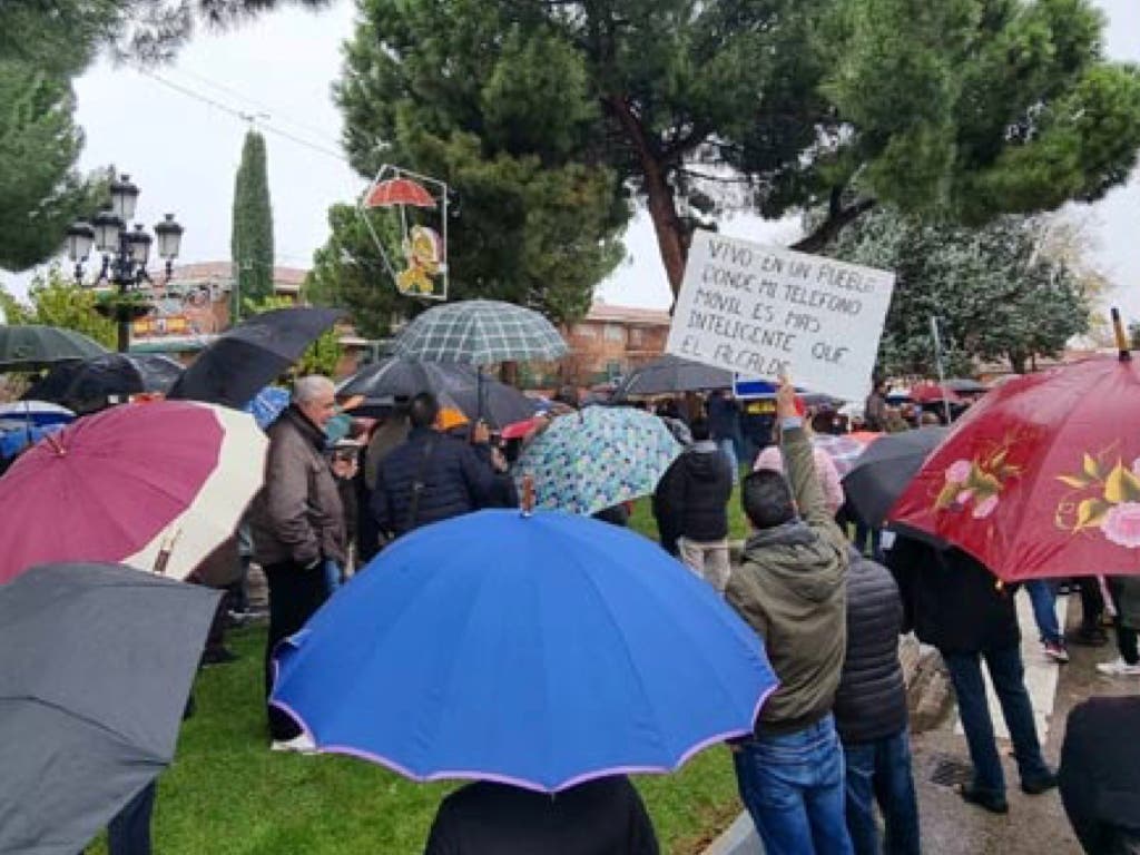 Vecinos de Azuqueca se manifestaron este domingo contra la construcción de un «centro de refugiados»    