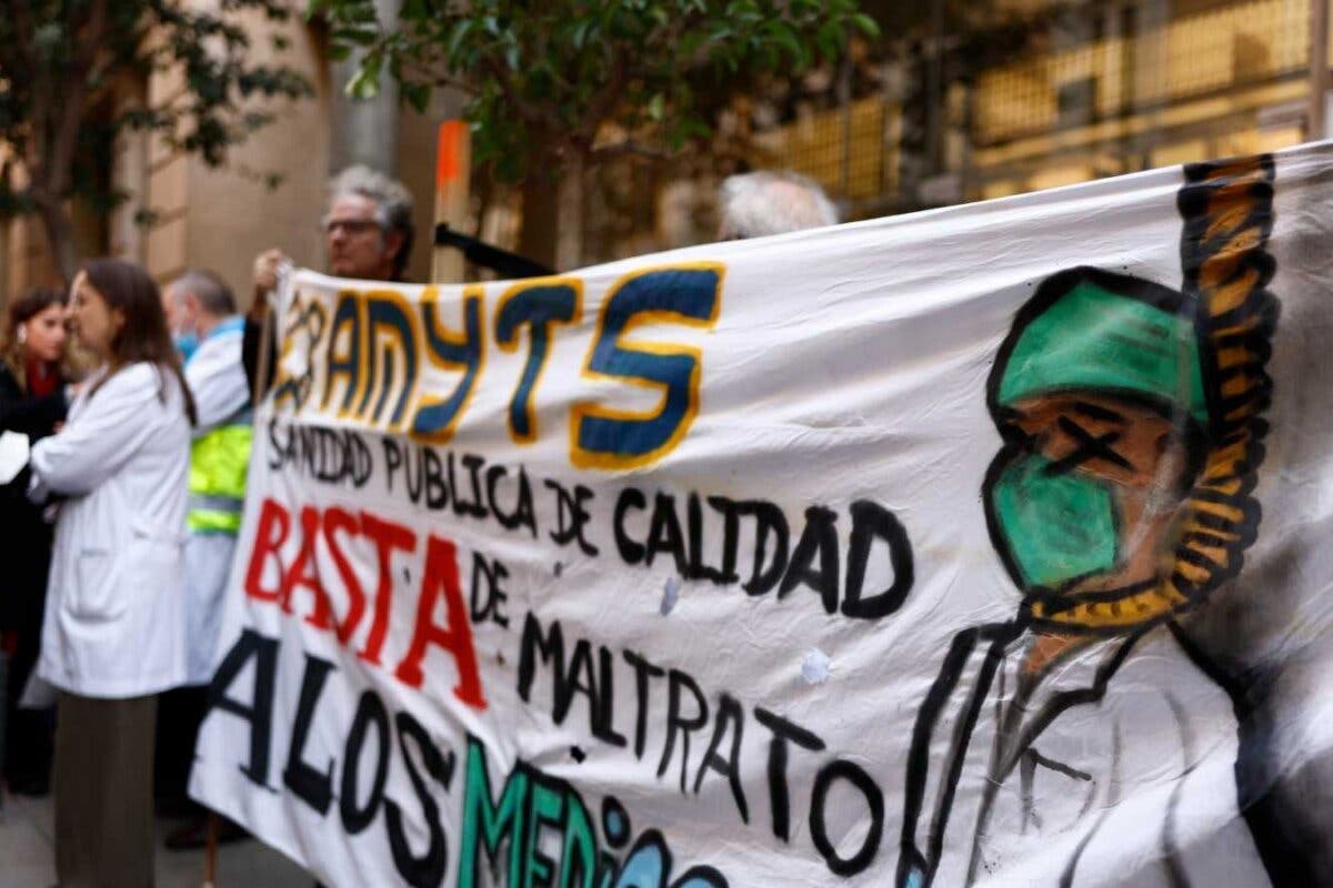 Los médicos y pediatras de Atención Primaria afrontan la cuarta semana de huelga en Madrid