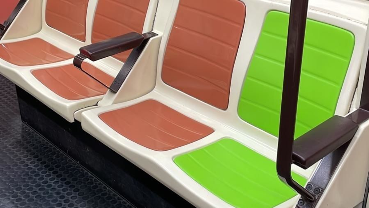 ¿Qué significan estos asientos verdes en el Metro de Madrid? Se trata de una prueba piloto…