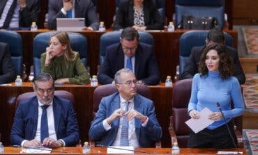 Ayuso logra sacar adelante la Ley Ómnibus que permitirá contratar médicos extracomunitarios desde la próxima semana
