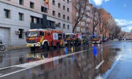 La rotura de una tubería en Ronda de Toledo provoca cortes de calles y de una línea del Metro de Madrid