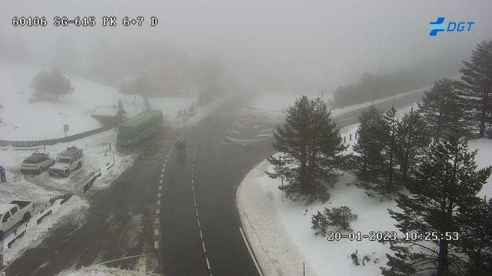 Tráfico activa un dispositivo especial ante la previsible avalancha de coches en la Sierra de Madrid este fin de semana  