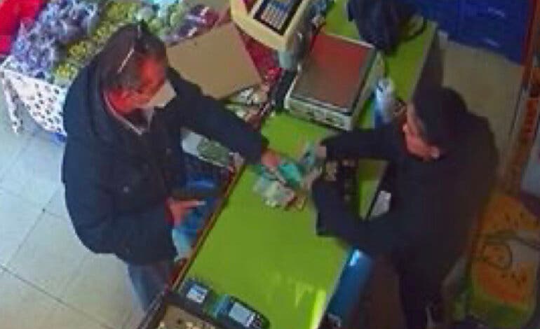 Detenido en Torrejón de Ardoz por atracar dos fruterías en Madrid a punta de pistola