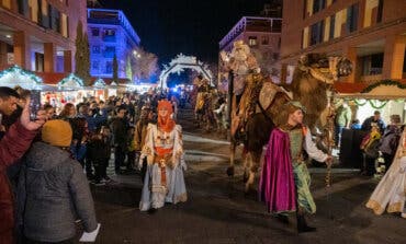 Los Reyes Magos llegan en camello a Azuqueca de Henares