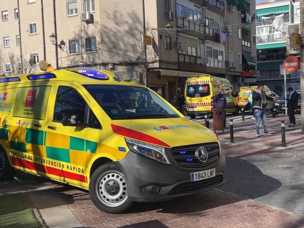 Dos jóvenes trasladadas al hospital tras un incendio en una vivienda de Torrejón de Ardoz