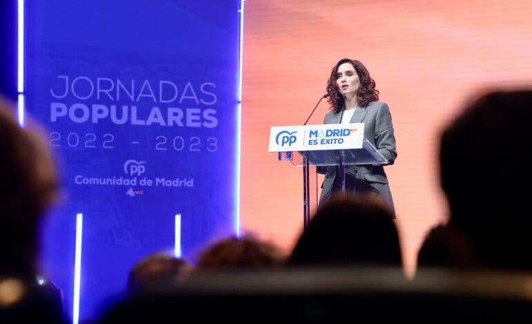 El plan de Ayuso para la ESO: notas alfanuméricas, pruebas orales y planes de lectura con textos clásicos
