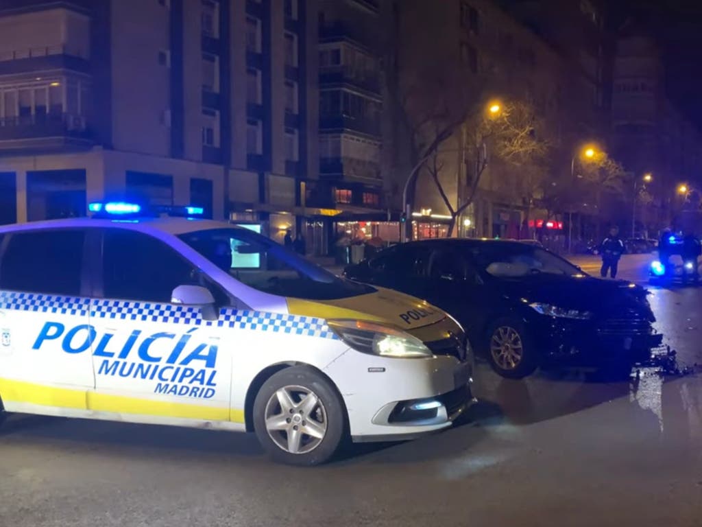 Herido grave un joven de 22 años tras una colisión entre su moto y un VTC en el Paseo de La Habana de Madrid