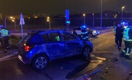 Un herido en una colisión entre dos turismos en una rotonda en Madrid