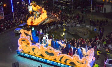 La Gran Cabalgata de Reyes de Torrejón: 18 carrozas, 23 pasacalles y 7 toneladas de caramelos