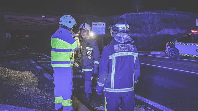 Muere un joven y otros tres resultan heridos al chocar su coche contra un talud en Estremera