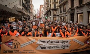 Vecinos de San Fernando de Henares se han manifestado en Madrid por el problema de Metro