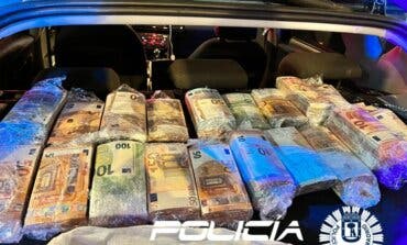 Encuentran 200.000 euros en un coche en la Gran Vía de Madrid 