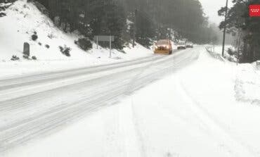 El 112 pide «máxima precaución» en las carreteras de la Sierra de Madrid por la nieve 