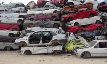 Coslada retira y destruye decenas de vehículos abandonados en las calles 