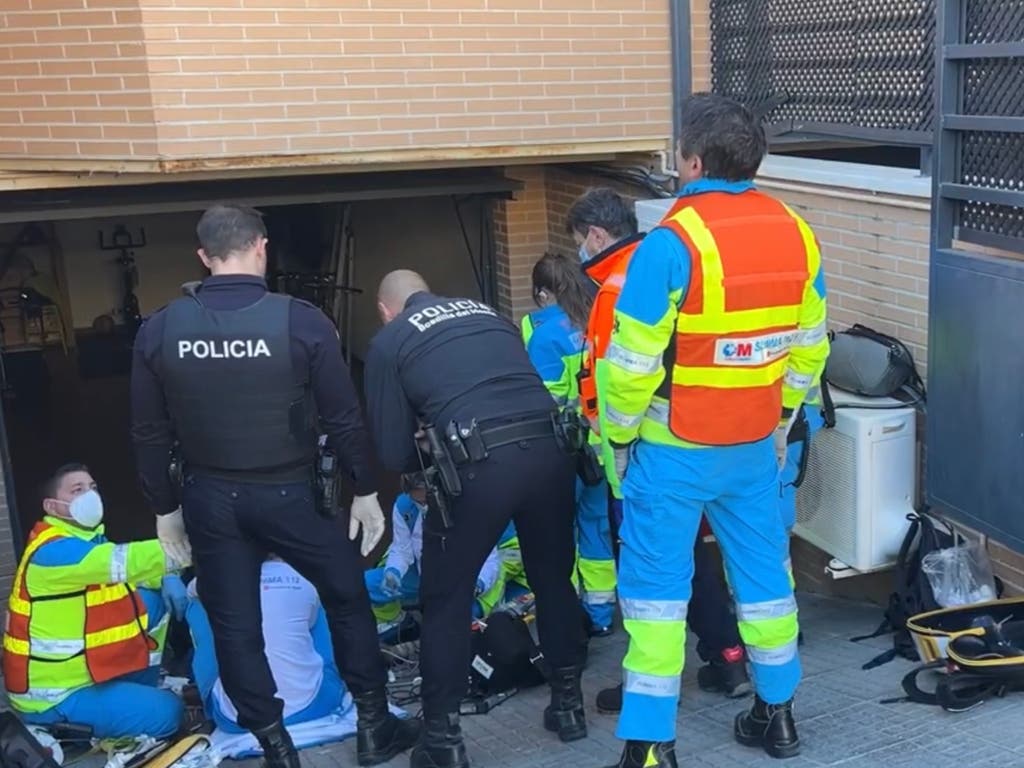 Muere un trabajador de 44 años tras caer de un tejado cuando instalaba placas solares en una vivienda de Boadilla