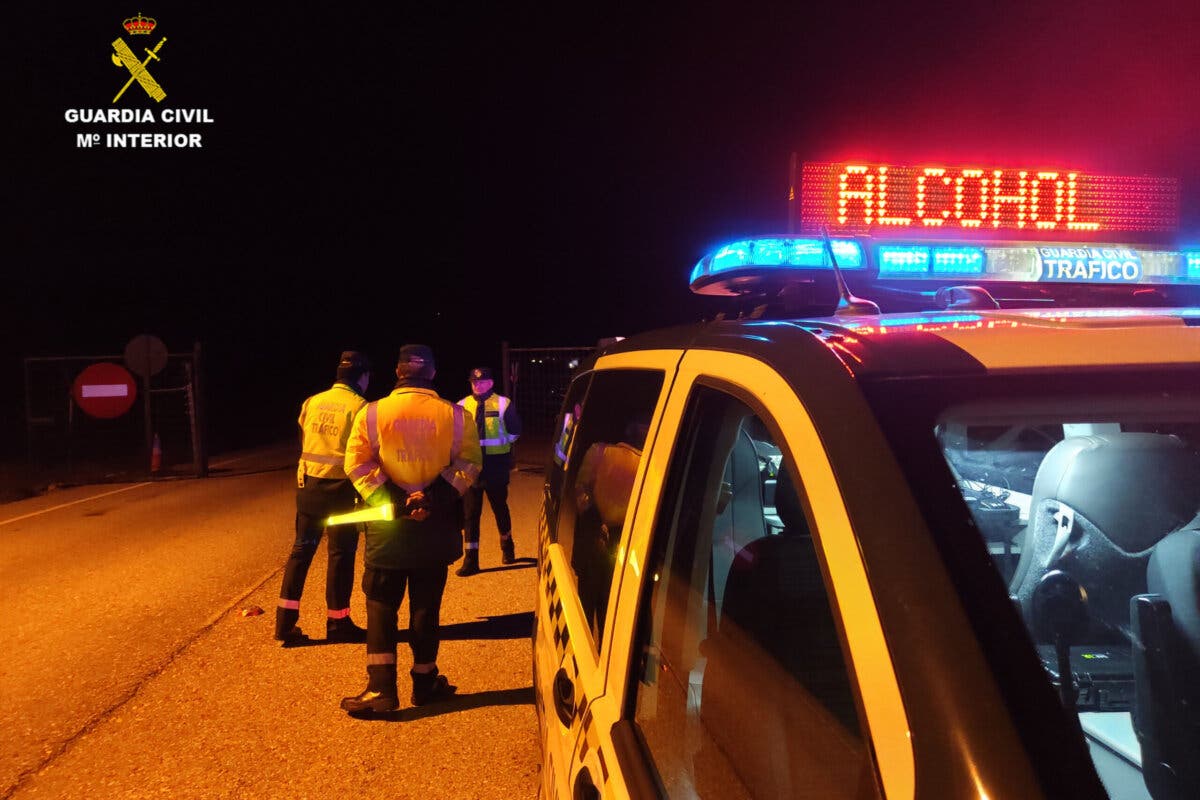 Cazan a un camionero que circulaba en ziz-zag por la A-2 cuadruplicando la tasa de alcoholemia