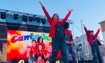 Cantajuego abrió los Carnavales de Torrejón con lleno en la plaza: hoy, gran desfile de disfraces