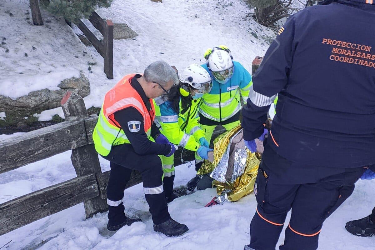 Heridos un chico de 13 años y una chica de 15 en dos accidentes con trineo en la Sierra de Madrid