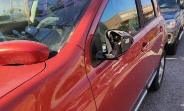 Vandalismo en una calle de Coslada: revientan 37 retrovisores de madrugada 