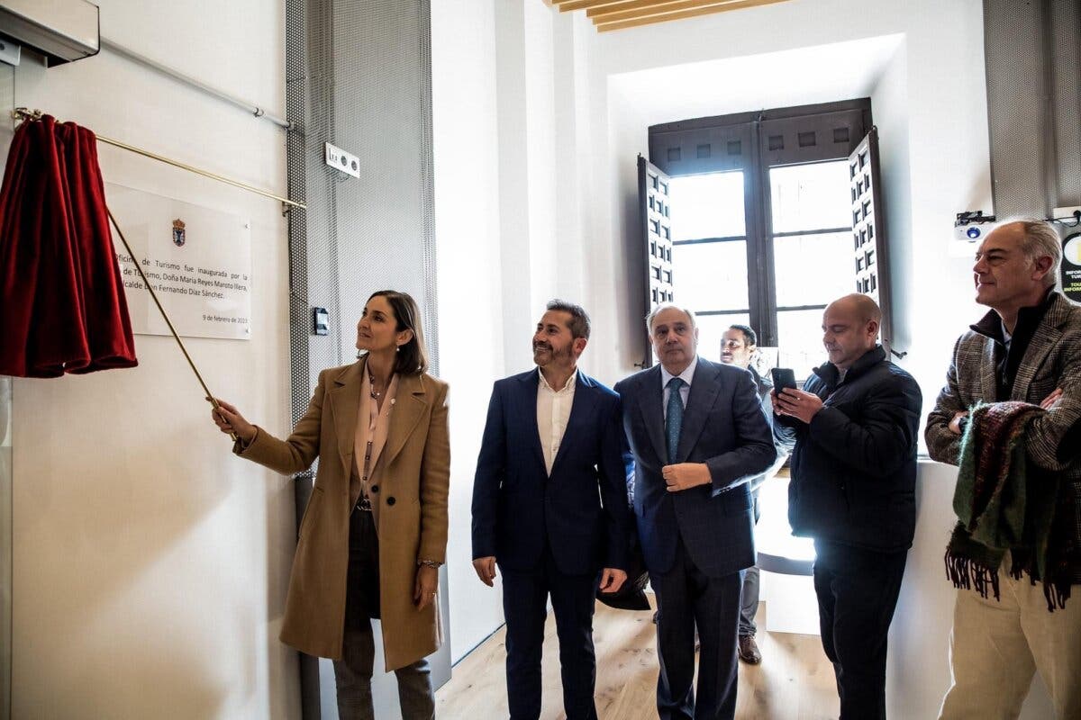 La ministra Reyes Maroto inaugura la nueva Oficina de Turismo de Loeches