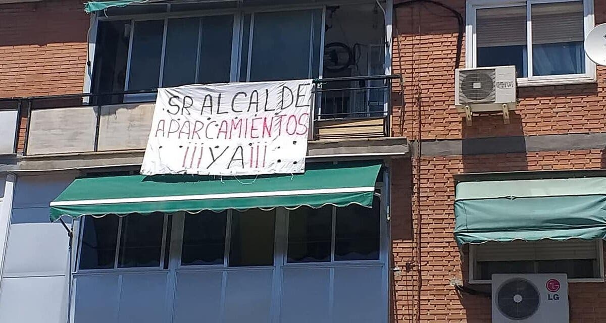 La desesperación de los vecinos de un barrio de Alcalá de Henares sin aparcamientos y sin soluciones 