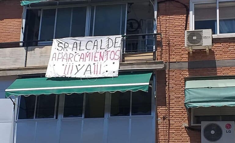 La desesperación de los vecinos de un barrio de Alcalá de Henares sin aparcamientos y sin soluciones 