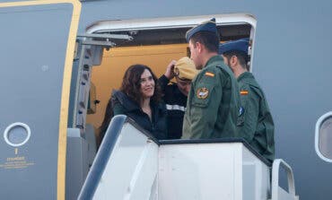 Ayuso recibe en Torrejón a los equipos de rescate madrileños desplazados a Turquía 