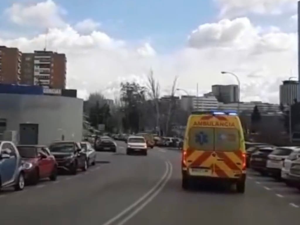 Herido grave un hombre al caer desde cuatro metros de altura en una obra en Madrid