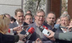 Los alcaldes madrileños del PP se manifiestan contra Sánchez por el caos en Cercanías 