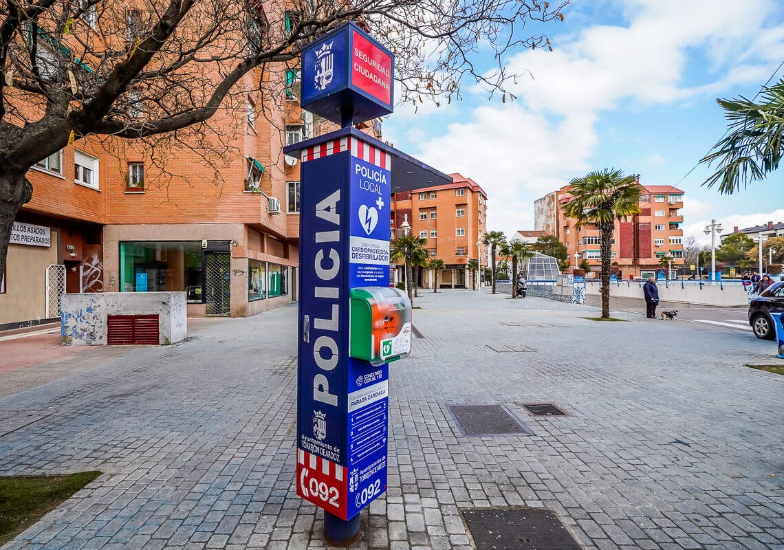 Torrejón de Ardoz instala desfibriladores en los Puntos de Encuentro de la Policía Local