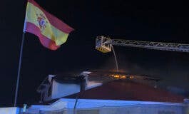 Aparatoso incendio causado por una estufa de pellet en una casa de madera en Colmenar de Oreja