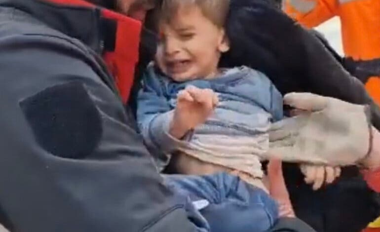 La UME rescata con vida en Turquía a dos niños y a su madre