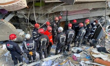 El ERICAM logra rescatar con vida al hombre al que buscaba bajo los escombros en Turquía