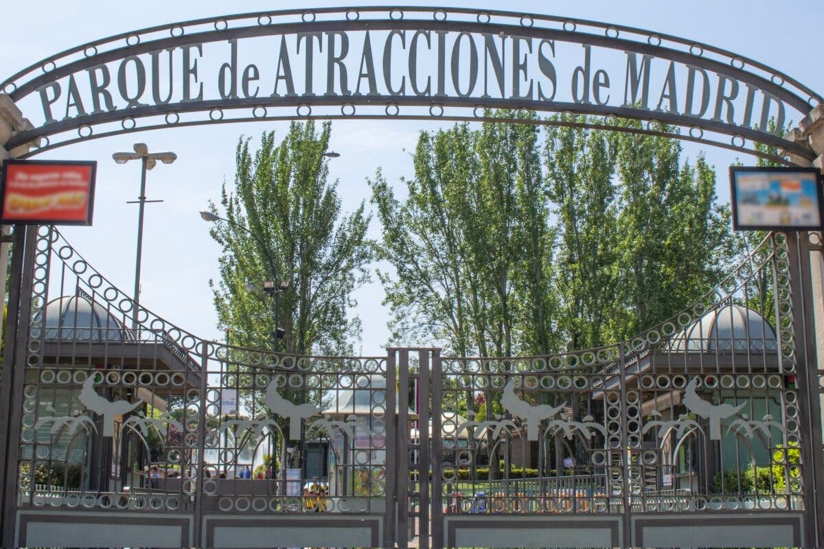 Un fallo eléctrico obliga a desalojar el Parque de Atracciones de Madrid en el estreno de su temporada 