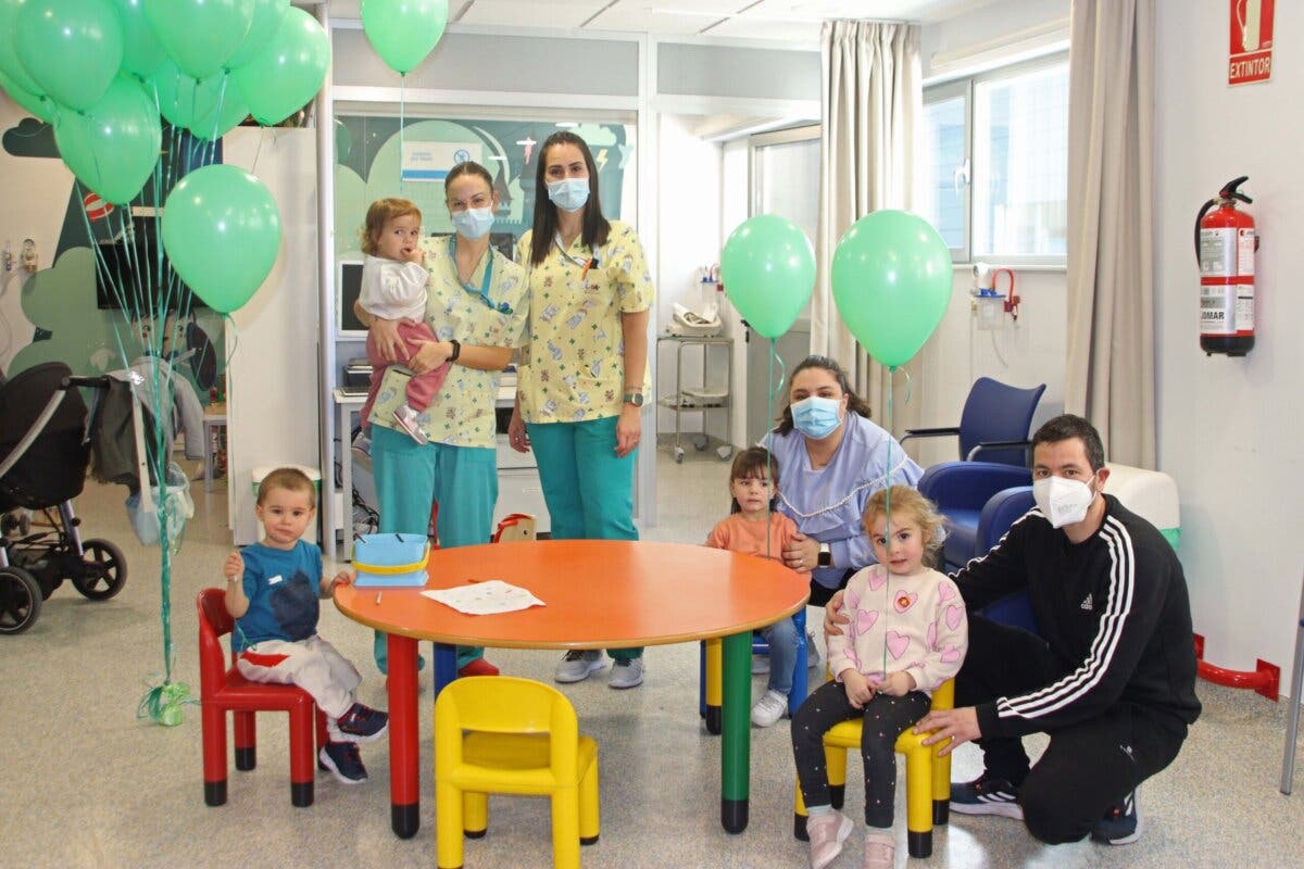 El Hospital de Torrejón se tiñe de verde en la lucha contra el cáncer